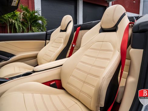 Used 2017 Ferrari California T RWD image 26