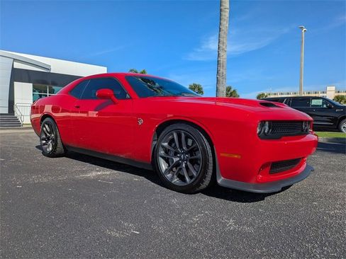 Used 2019 Dodge Challenger SRT Hellcat w/ Plus Package image 2