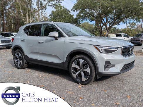 Certified 2025 Volvo XC40 B5 Plus image 1