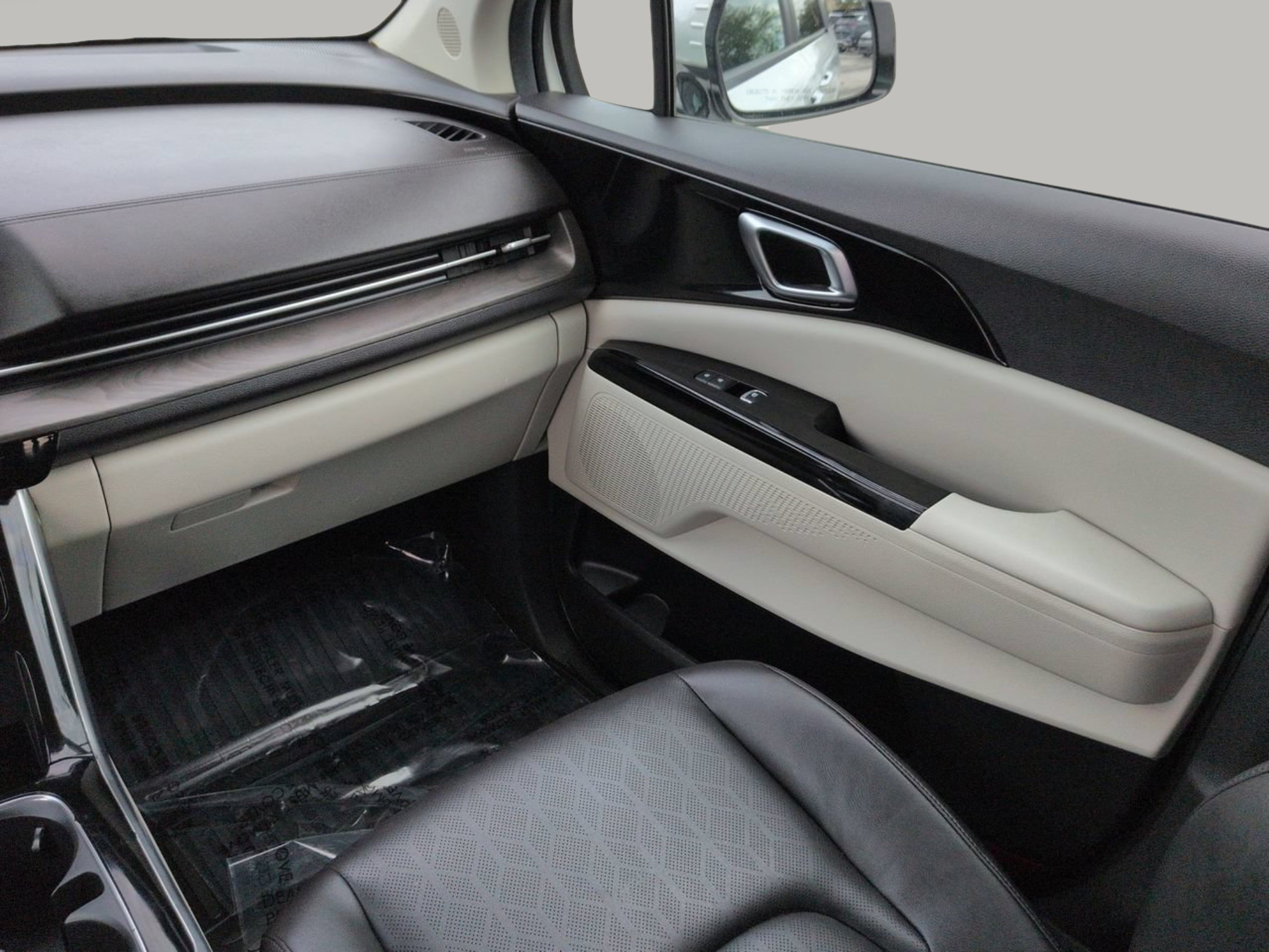 Certified 2023 Kia Carnival EX FWD image 22
