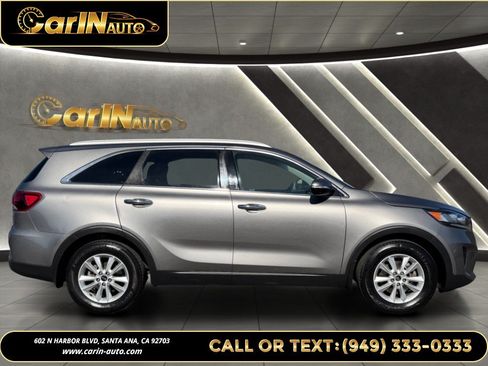 Used 2019 Kia Sorento FWD V6 w/ LX V6 Convenience Package image 4