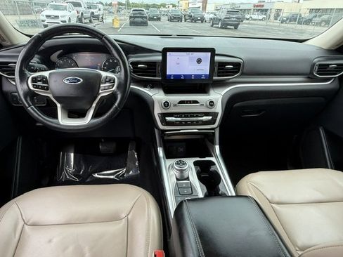 Used 2021 Ford Explorer XLT w/ Equipment Group 202A AWD/4WD image 21