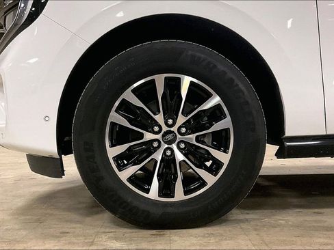Certified 2025 Ford Expedition Max Platinum AWD/4WD image 9