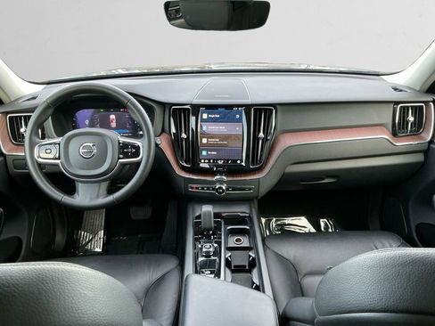 Used 2024 Volvo XC60 B5 Plus image 10