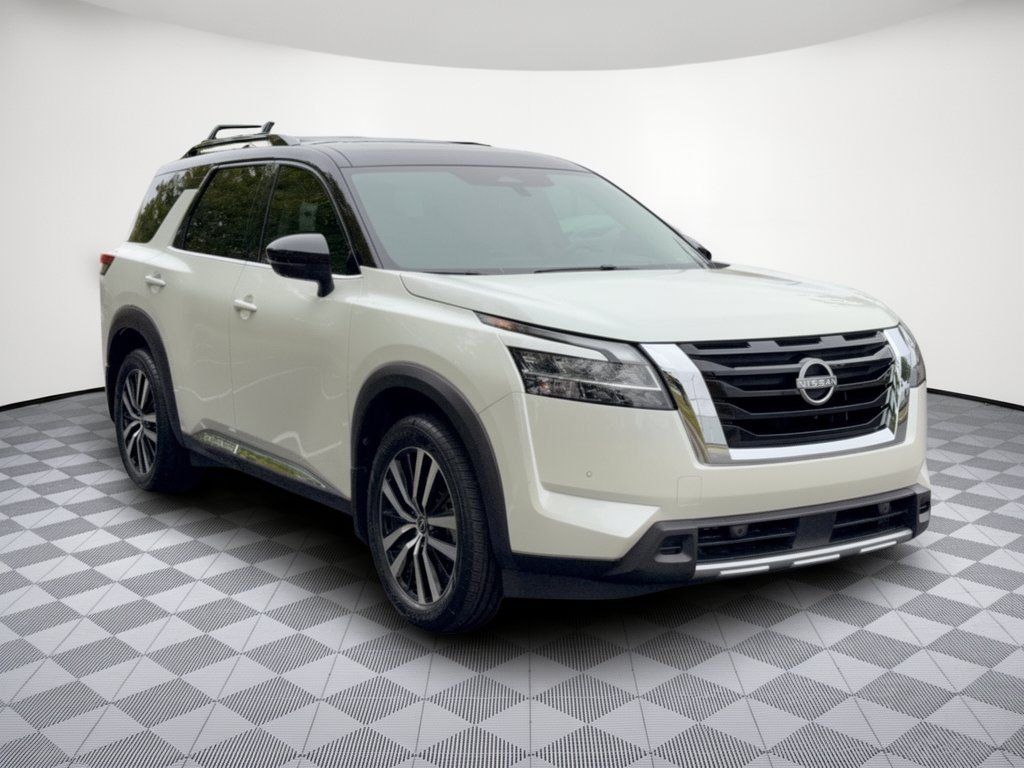 Used 2024 Nissan Pathfinder Platinum FWD image 7