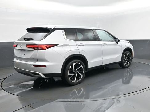 Used 2023 Mitsubishi Outlander SE AWD/4WD image 26