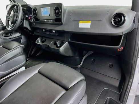 Used 2023 Mercedes-Benz Sprinter 2500 image 27