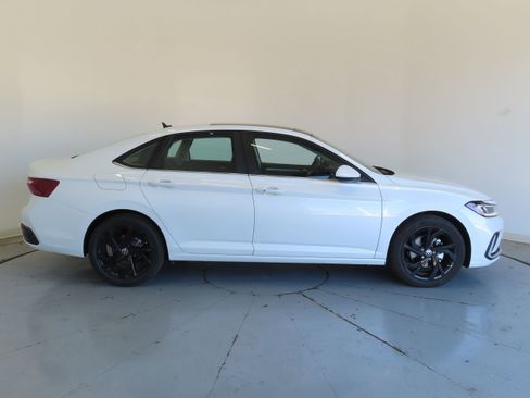 New 2026 Volkswagen Jetta SE FWD image 2