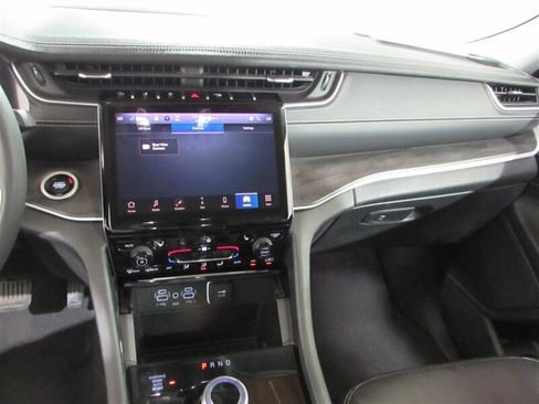 Used 2023 Jeep Grand Cherokee Limited AWD/4WD image 30