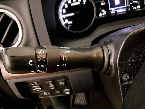 Used 2018 Toyota Tundra Limited w/ Limited Premium Package AWD/4WD image 30
