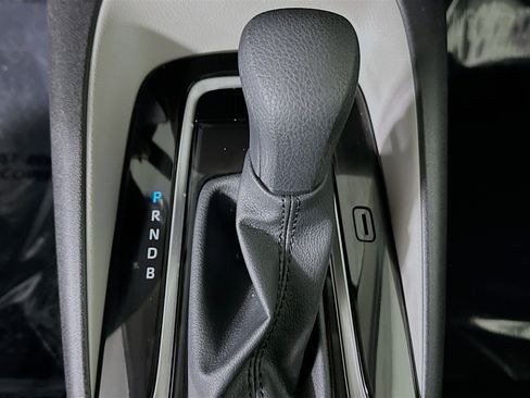 Used 2025 Toyota Corolla LE FWD image 22