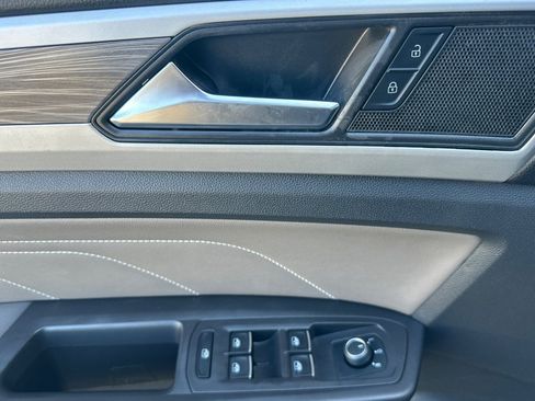 Used 2022 Volkswagen Atlas Cross Sport SE image 11