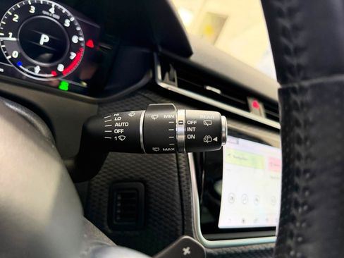Used 2018 Land Rover Range Rover Velar S AWD/4WD image 32