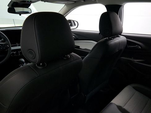 Used 2024 Chevrolet Trax LT FWD image 24