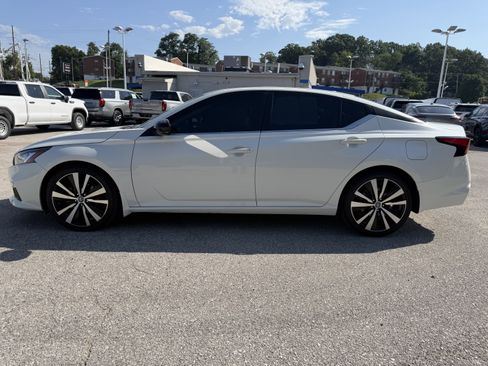 Used 2019 Nissan Altima 2.5 SR w/ SR Premium Package FWD image 4