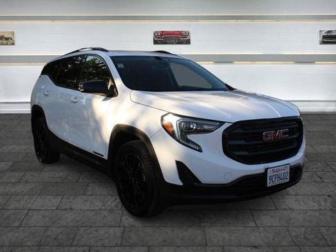 Used 2020 GMC Terrain SLE w/ Elevation Edition FWD image 2