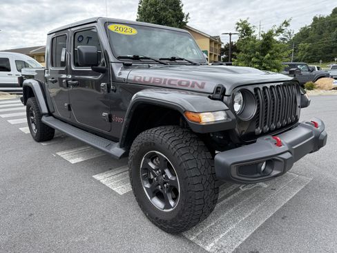 Used 2023 Jeep Gladiator Rubicon w/ Cold Weather Group AWD/4WD image 3