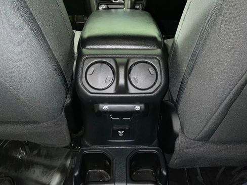 Used 2023 Jeep Gladiator Sport AWD/4WD image 17