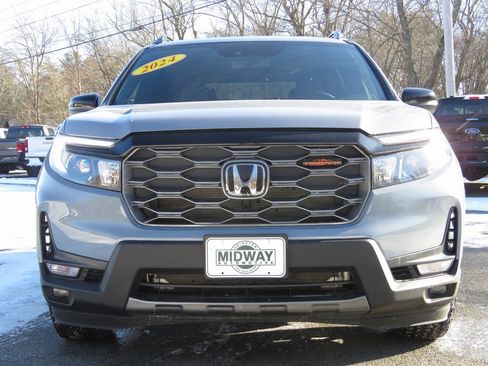 Used 2024 Honda Passport TrailSport image 2