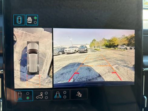 Used 2025 GMC Yukon Denali w/ Sun & Power Step Package image 17