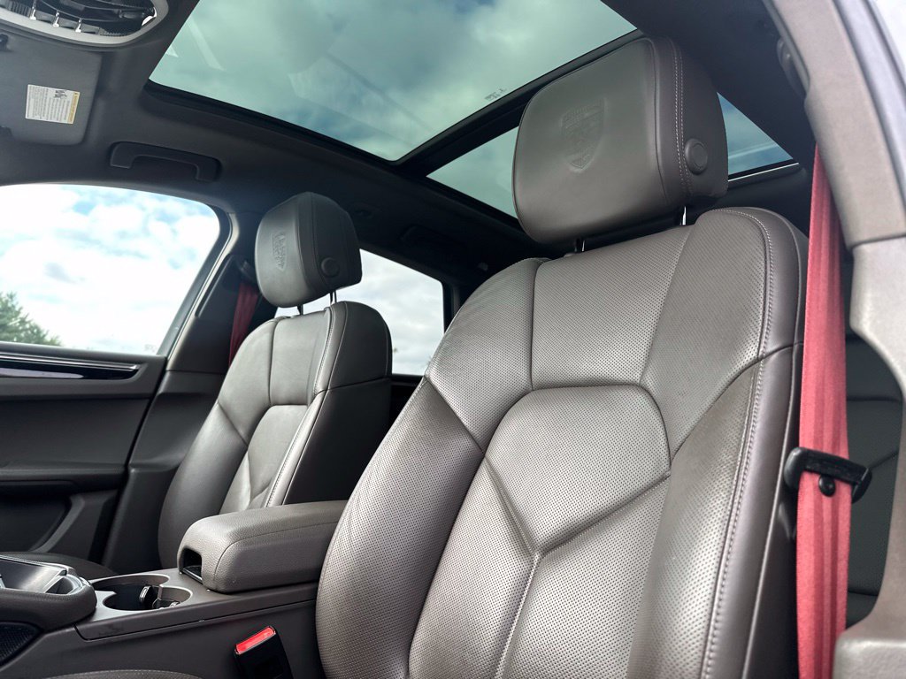 Used 2023 Porsche Macan AWD/4WD image 15