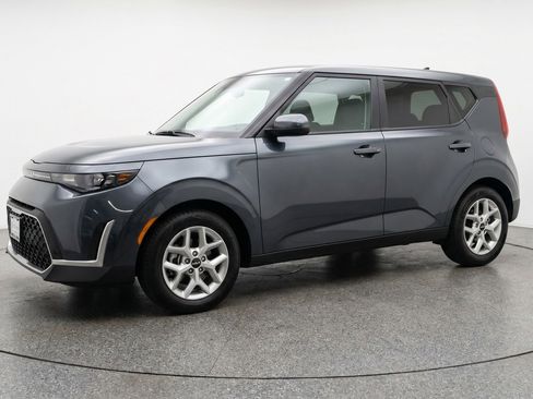 Used 2025 Kia Soul LX w/ LX Technology Package FWD image 3