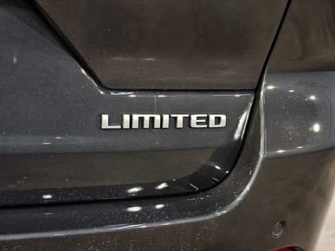 Used 2025 Jeep Grand Cherokee Limited w/ Trailer Tow Package image 37