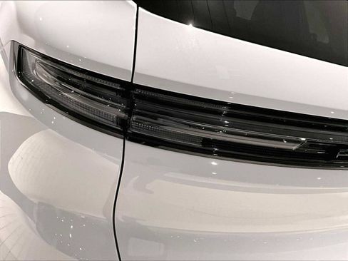 Used 2025 Porsche Cayenne image 32