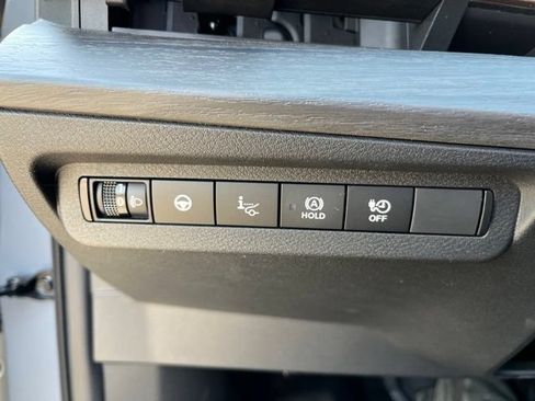 Used 2024 Nissan Ariya AWD image 23