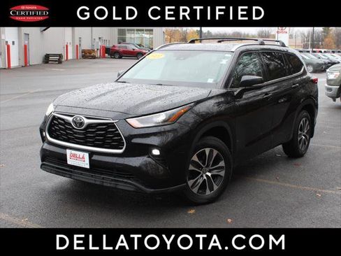 Certified 2021 Toyota Highlander XLE image 1