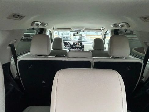 Used 2022 Nissan Pathfinder SL FWD image 19