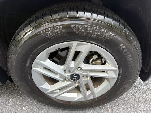 Used 2025 Hyundai Tucson SE FWD image 19