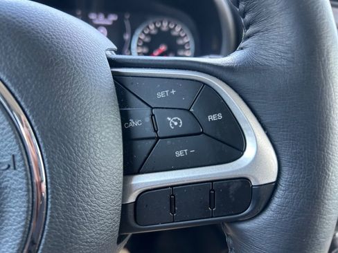 Used 2023 Jeep Renegade Latitude w/ Premium Group AWD/4WD image 26