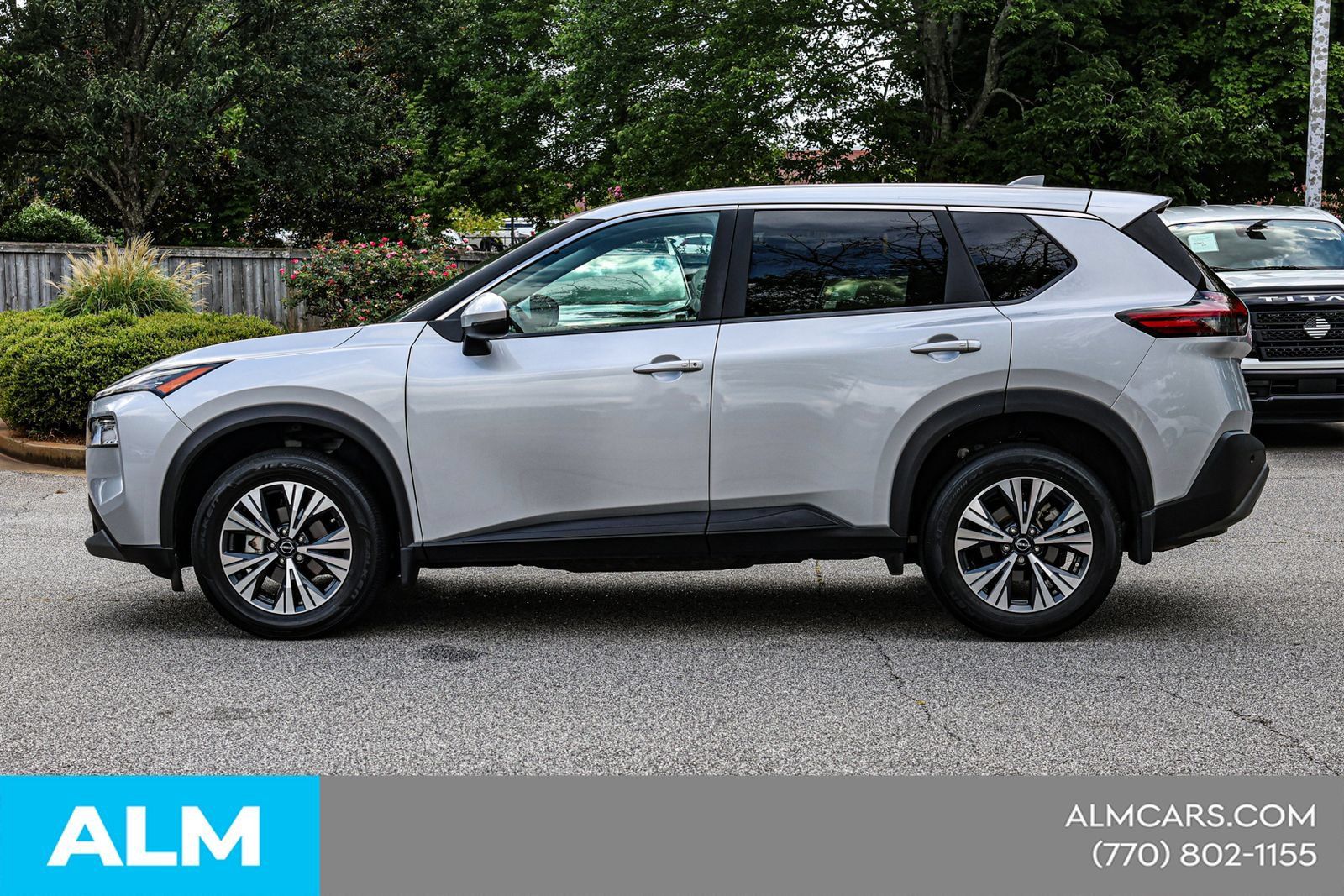 Used 2023 Nissan Rogue SV FWD image 9