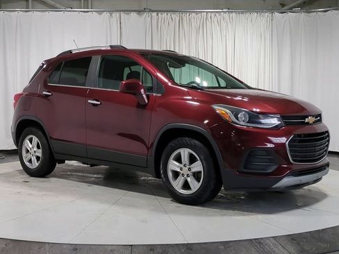 Used 2017 Chevrolet Trax LT w/ Driver Confidence Package image 3