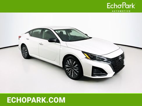 Used 2025 Nissan Altima 2.5 SV image 1