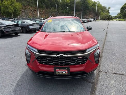 Used 2026 Chevrolet Trax RS w/ Sunroof Package FWD image 2