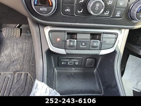 Used 2024 GMC Terrain SLT w/ Infotainment Package II AWD/4WD image 9