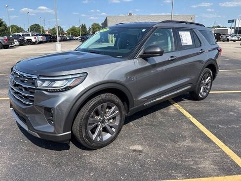 Used 2025 Ford Explorer Active w/ Active Comfort Package AWD/4WD image 16