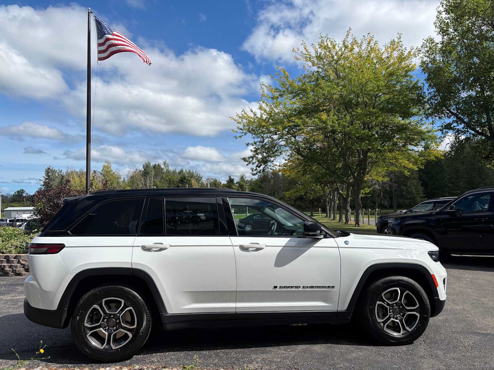 Used 2024 Jeep Grand Cherokee Trailhawk AWD/4WD image 10