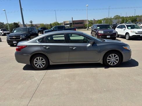 Used 2017 Nissan Altima 2.5 S w/ Power Driver Seat Package FWD image 4