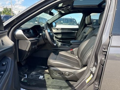 New 2026 Jeep Grand Cherokee Limited w/ Limited Altitude Package AWD/4WD image 16
