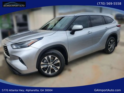 Used 2022 Toyota Highlander XLE FWD image 1