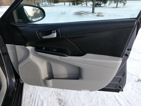 Used 2014 Toyota Camry LE image 25