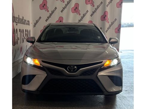 Used 2020 Toyota Camry SE FWD image 5