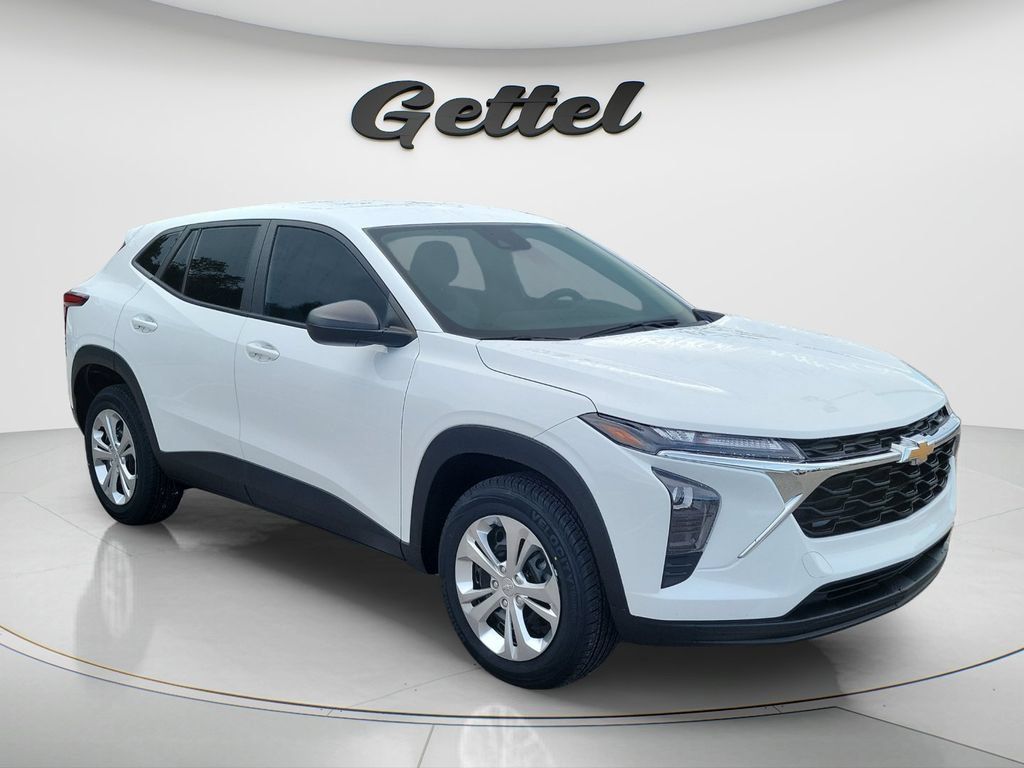 Used 2024 Chevrolet Trax LS FWD image 2