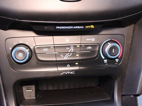 Used 2018 Ford Focus SE image 23