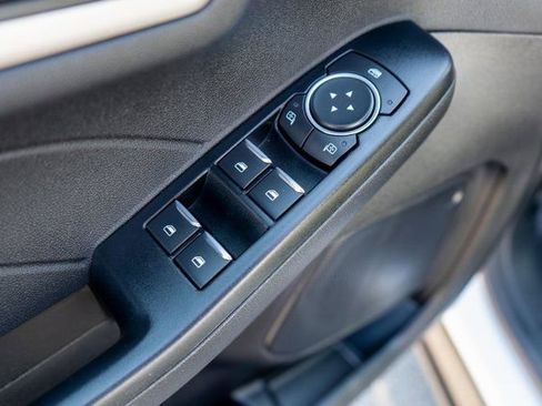 Used 2022 Ford Escape SE image 17