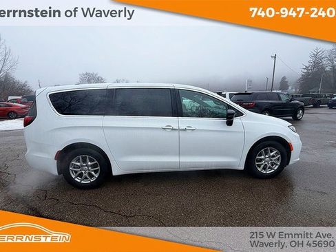 New 2026 Chrysler Pacifica Select image 28