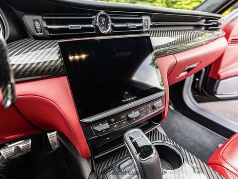 Used 2022 Maserati Quattroporte Trofeo RWD image 44